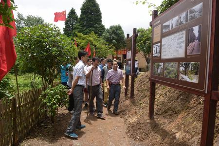 徐青局长讲解展板