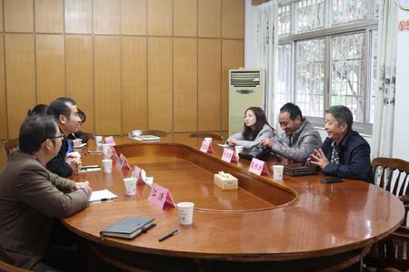 图为座谈会现场