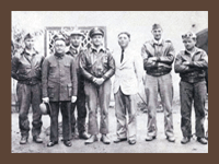 1942年4月29日，2号机组人员与中方人员合影